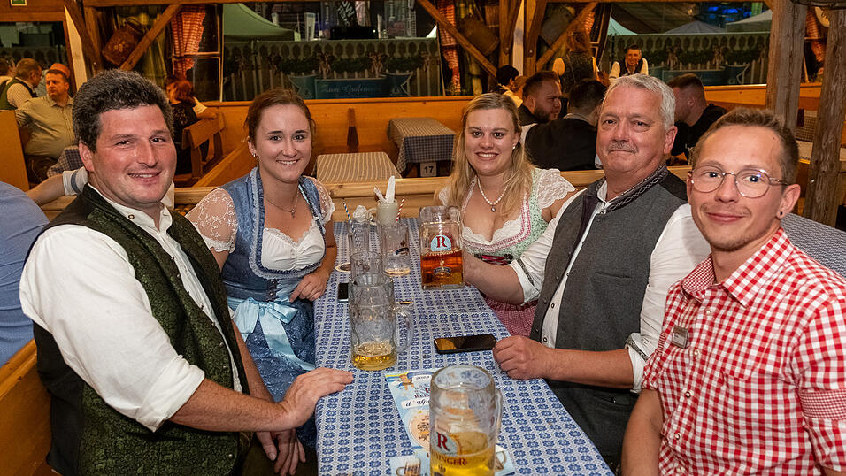 Die Partybilder vom Sonntag, 13. August 2023, aus dem Festzelt Reisinger. Die Partybilder vom Sonntag, 13. August 2023, aus dem Festzelt Reisinger.