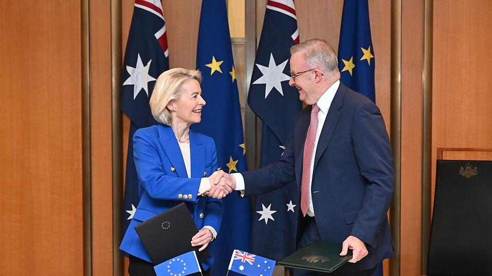 EU-Kommissionschefin Ursula von der Leyen und Australiens Premier Anthony Albanese verk&uuml;nden den Abschluss eines Handelsabkommens.