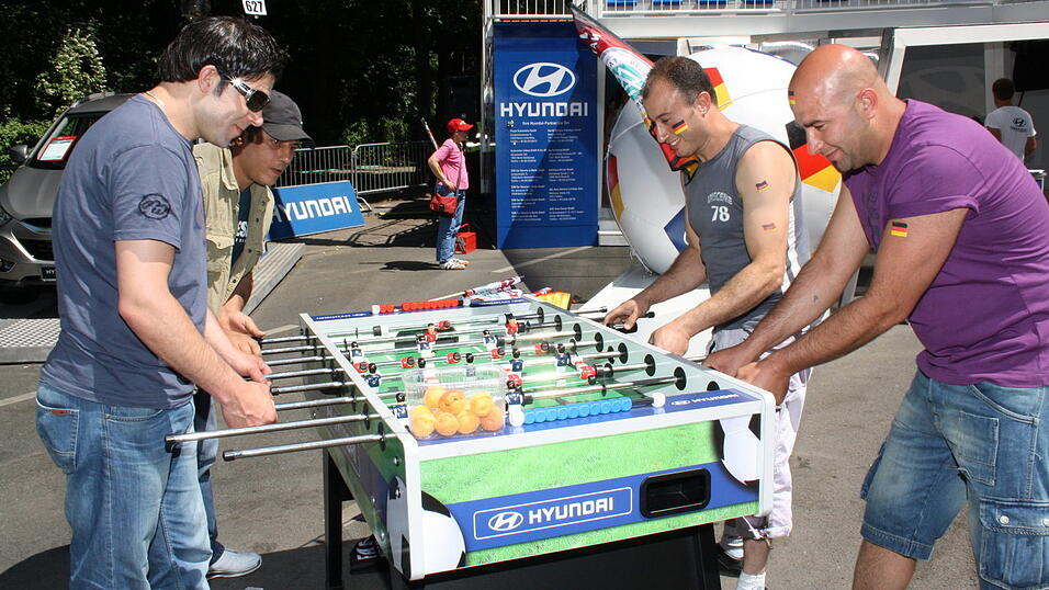 Christian Fertl war am Sonntag auf der Fanmeile in Berlin und erlebte dort das Achtelfinale gegen England auf Gro&szlig;leinwand.
