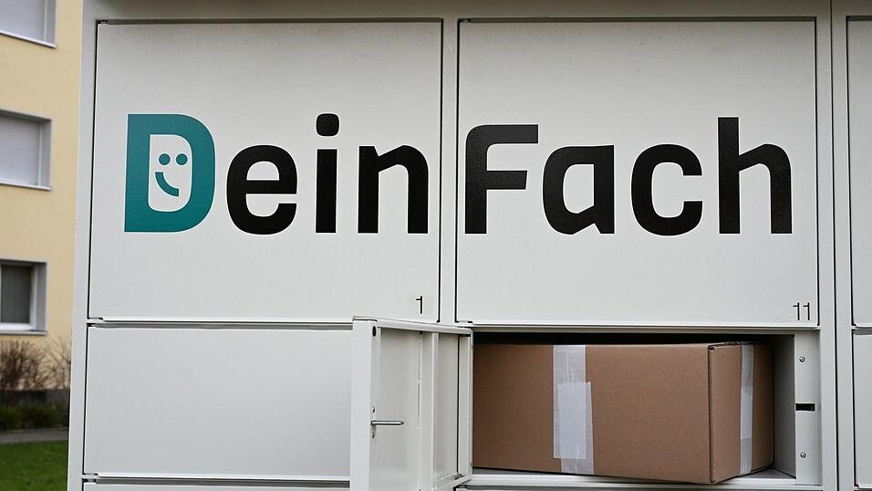Ein Paket liegt in einem Kölner Automaten des Betreibers DeinFach - er gehört zu den fünf Standorten der DHL-Tochter, die ab sofort in Betrieb sind. Ein Paket liegt in einem Kölner Automaten des Betreibers DeinFach - er gehört zu den fünf Standorten der DHL-Tochter, die ab sofort in Betrieb sind.