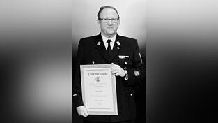 Nachdem Dionys Härtl die Altersgrenze von 65 Jahren erreicht hatte und aus dem aktiven Feuerwehrdienst ausscheiden musste, wurde er zum Ehrenmitglied und Ehrenkreisbrandinspektor ernannt.