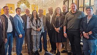 Die neue Kreisvorstandschaft der AfD mit dem Vorsitzenden Gerhard-Michael Welter (5.v.re.) Die neue Kreisvorstandschaft der AfD mit dem Vorsitzenden Gerhard-Michael Welter (5.v.re.)