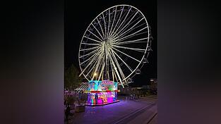 Das transportable Riesenrad, das auf der geplanten Baustelle für das Konzerthaus steht, muss seinen Platz wohl noch lange nicht räumen. Das transportable Riesenrad, das auf der geplanten Baustelle für das Konzerthaus steht, muss seinen Platz wohl noch lange nicht räumen.