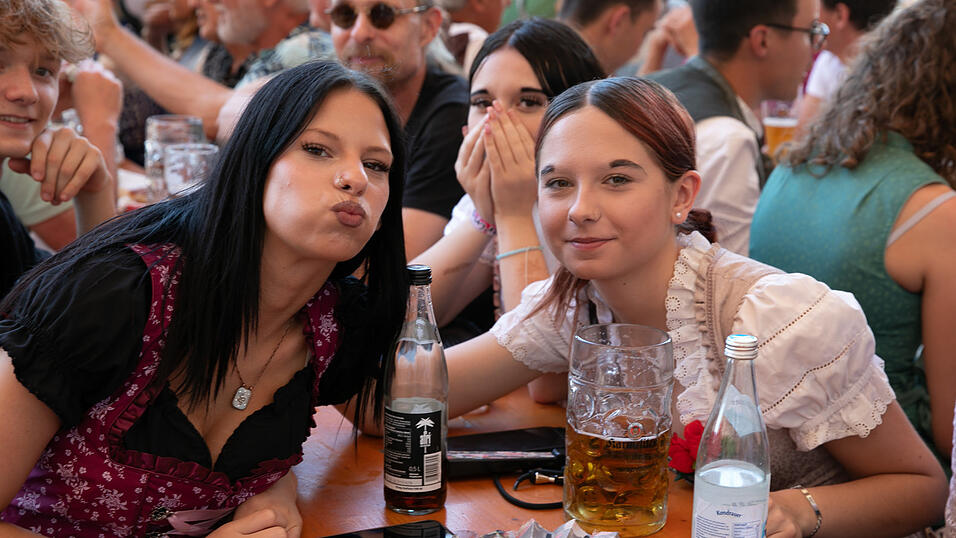 Die Partybilder vom Dienstag, 12. August, aus dem Festzelt Greindl. Die Partybilder vom Dienstag, 12. August, aus dem Festzelt Greindl.
