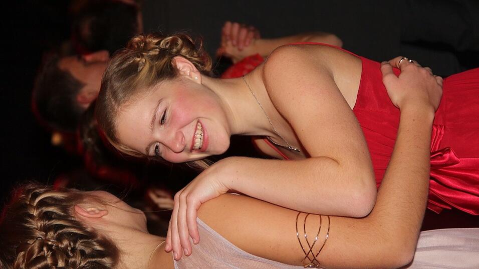 Die Bilder vom Abschlussball der Tanzschule Seidel in der Fraunhofer-Halle am 28. November. Die Bilder vom Abschlussball der Tanzschule Seidel in der Fraunhofer-Halle am 28. November.