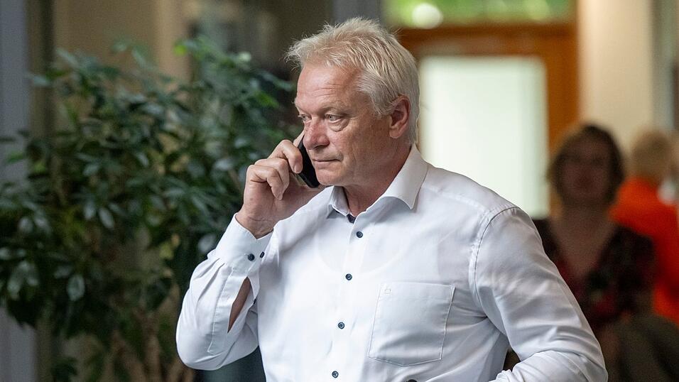 Rainer habe die Entscheidung zur Aufgabe des Metzgerei-Betriebs bereits vor der Ernennung zum Bundesminister getroffen, sagte ein Sprecher des Ministeriums auf Anfrage der dpa. (Archivbild) Rainer habe die Entscheidung zur Aufgabe des Metzgerei-Betriebs bereits vor der Ernennung zum Bundesminister getroffen, sagte ein Sprecher des Ministeriums auf Anfrage der dpa. (Archivbild)