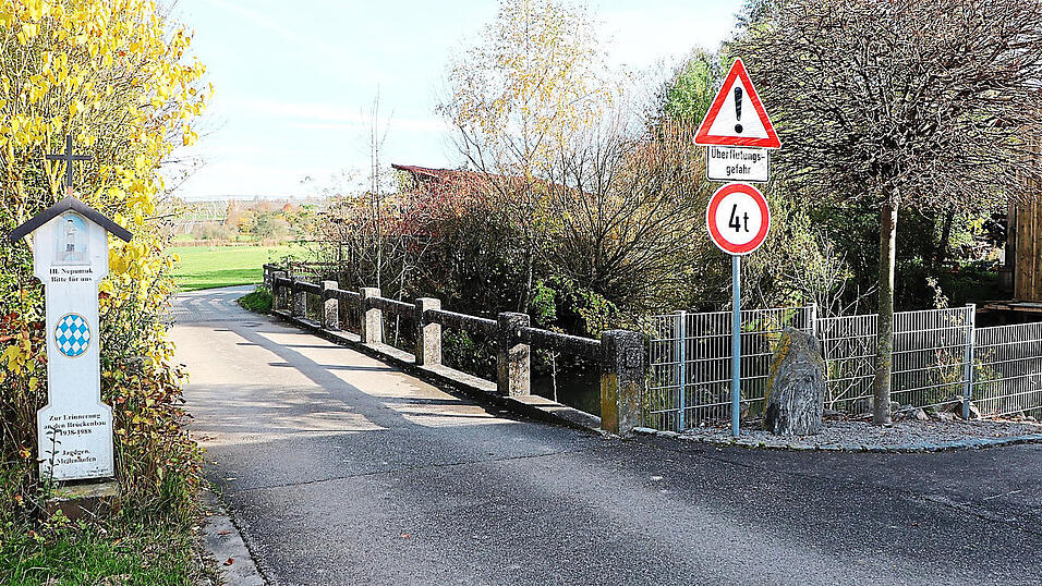 87 Jahre auf dem Buckel hat mittlerweile die Abensbrücke in der Kramergasse in Meilenhofen beim Feuerwehrhaus - eine vielgenutzte Verbindung, die Richtung Unterwangenbach führt.