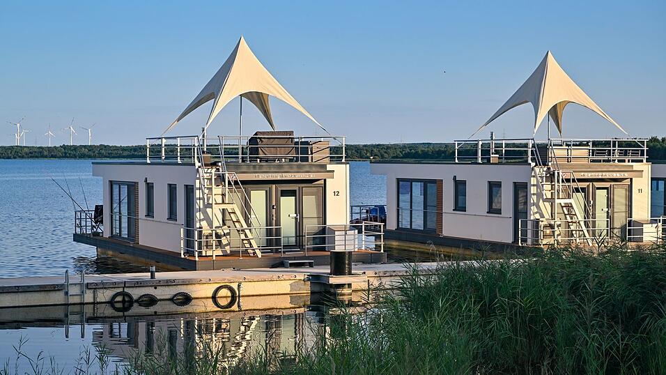 Ferienh&auml;user direkt am Wasser verhei&szlig;en Abk&uuml;hlung. (Archivbild)