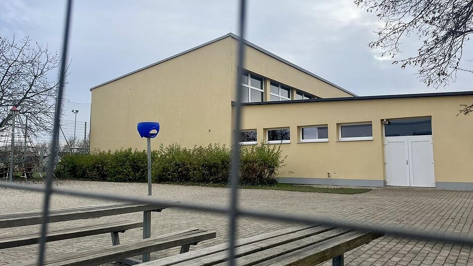 Für den Umbau der alten, circa 13 auf 25 Meter großen Halle sind zwei Millionen Euro veranschlagt. Für den Umbau der alten, circa 13 auf 25 Meter großen Halle sind zwei Millionen Euro veranschlagt.