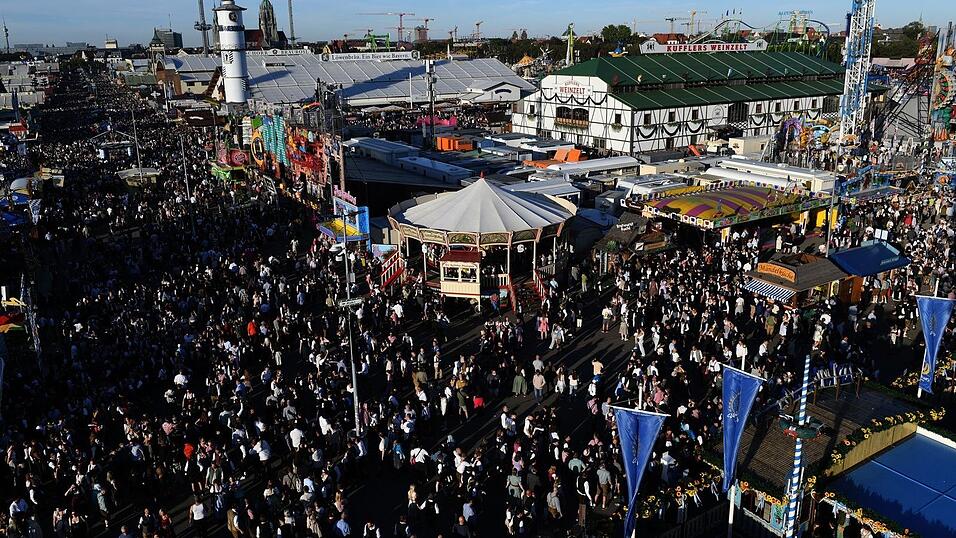 Der Andrang beim Oktoberfest ist besonders an den Wochenenden groß. (Archivbild) Der Andrang beim Oktoberfest ist besonders an den Wochenenden groß. (Archivbild)