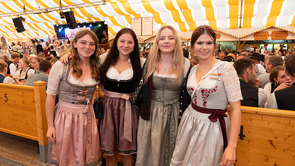 Die Partybilder vom Montag, 19. August, aus dem Festzelt Nothaft. Die Partybilder vom Montag, 19. August, aus dem Festzelt Nothaft.