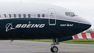 Rund 470 Maschinen des Typs Boeing 737 Max sollen auf Risse neben Türen überprüft werden. (Archivbild) Rund 470 Maschinen des Typs Boeing 737 Max sollen auf Risse neben Türen überprüft werden. (Archivbild)