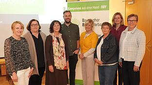 Andrea Zürcher-Seitz (v.l.), Eva Beck, Ingrid Ecker, Stefan Köppl, Heidi Perzl, Karolin Aigner, Margit Bauer und Heike Aichner Andrea Zürcher-Seitz (v.l.), Eva Beck, Ingrid Ecker, Stefan Köppl, Heidi Perzl, Karolin Aigner, Margit Bauer und Heike Aichner