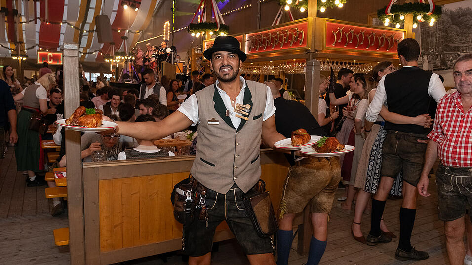 Die Partybilder vom Montag, 14. August 2023, aus dem Festzelt Krönner. Die Partybilder vom Montag, 14. August 2023, aus dem Festzelt Krönner.