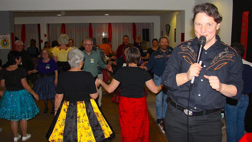 Ansagerin Stefanie Perzlmaier war für die Musikauswahl und die Durchsage der Figuren zuständig. Ansagerin Stefanie Perzlmaier war für die Musikauswahl und die Durchsage der Figuren zuständig.