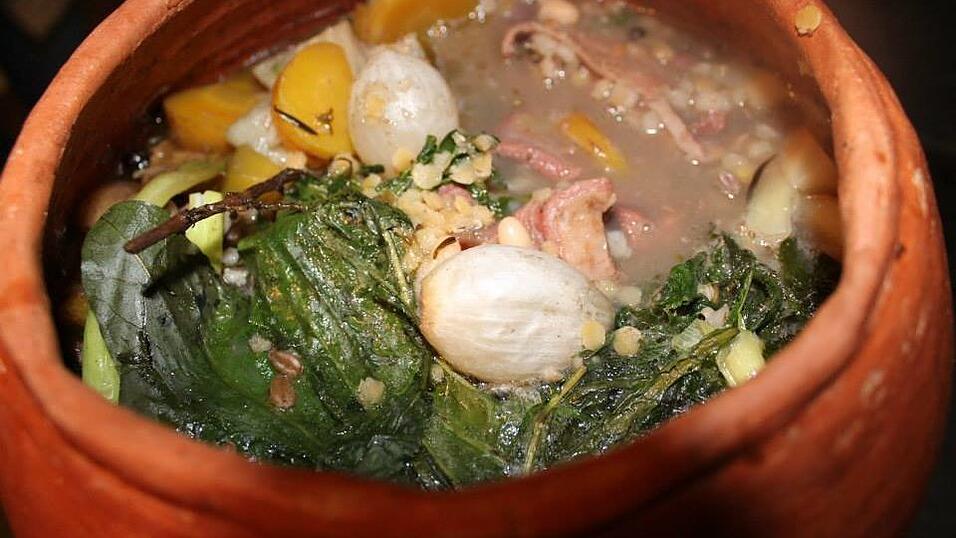 Gut Kochen l&auml;sst es sich in den T&ouml;pfen, die nach dem Vorbild antiker Funde geschaffen wurden. Aber nicht alle Gef&auml;&szlig;e wurden zum Kochen genutzt.