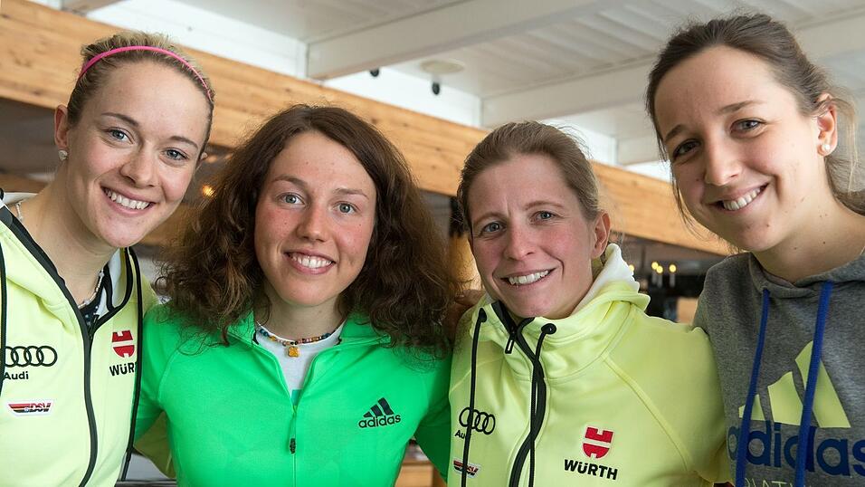 Maren Hammerschmidt (l) und Laura Dahlmeier (2.v.l.) waren viele Jahre zusammen im Biathlon unterwegs. (Archivbild) Maren Hammerschmidt (l) und Laura Dahlmeier (2.v.l.) waren viele Jahre zusammen im Biathlon unterwegs. (Archivbild)