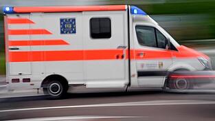 Der 13-jährige Junge wurde bei dem Unfall schwer verletzt. (Symbolbild)