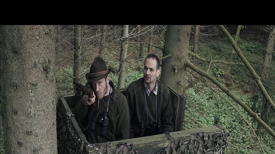 RotwildEigentlich wollten Hans und Sven, zwei alte Freunde, nur Rotwild jagen. Getroffen haben die beiden jedoch nichts. Fast nichts Eine ironische Geschichte vom Anfang bis zum &uuml;berraschenden Ende.Filmteam 'HAW-Team' aus Amberg