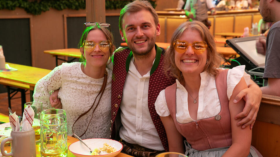 Die Partybilder vom Dienstag, 12. August, aus dem Festzelt Krönner. Die Partybilder vom Dienstag, 12. August, aus dem Festzelt Krönner.