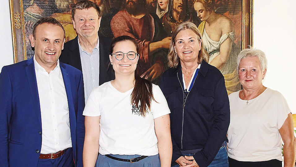 Von links: W&ouml;rths B&uuml;rgermeister Josef Sch&uuml;tz, Wiesents zweiter B&uuml;rgermeister Alfred Stadler, die neue Leiterin des Familienst&uuml;tzpunktes, Ina Biedermann, die scheidende Leiterin Patricia Betz und Brennbergs dritte B&uuml;rgermeisterin Olga Wanninger.