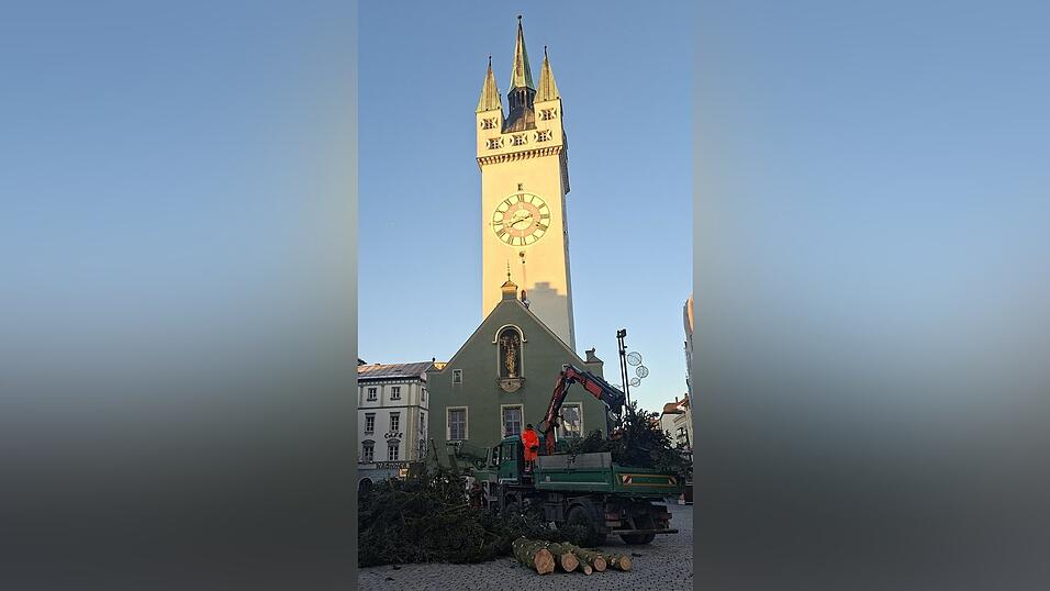 Am Dienstagmorgen ist der Christbaum zerkleinert und abtransportiert worden.