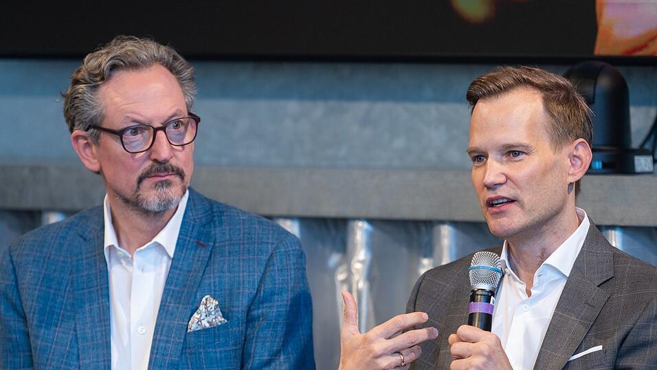 Hendrik Streeck sprach sich zuletzt f&uuml;r Schutzmechanismen nach FSK-Vorbild aus. Hier zusammen mit Eckart von Hirschhausen bei der Vorstellung der App &laquo;freii&raquo;.