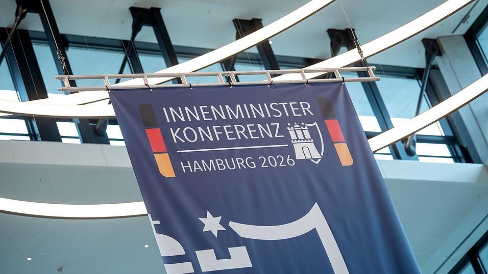 Innenministerkonferenz im Juni: Das Thema Abschaffung der Einstimmigkeit stand damals zumindest offiziell nicht auf der Tagesordnung. Innenministerkonferenz im Juni: Das Thema Abschaffung der Einstimmigkeit stand damals zumindest offiziell nicht auf der Tagesordnung.