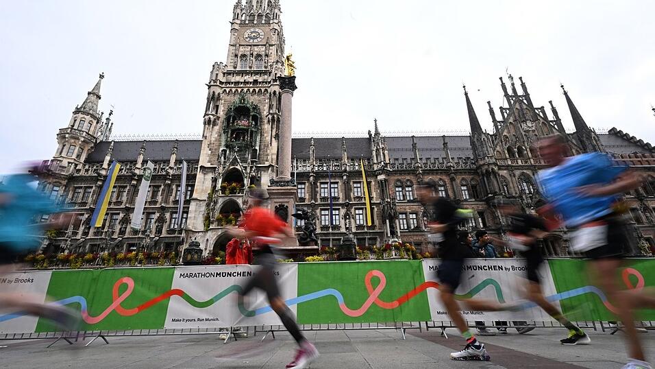 Der Münchner Marathon führte auch am Marienplatz vorbei. (Archivbild)