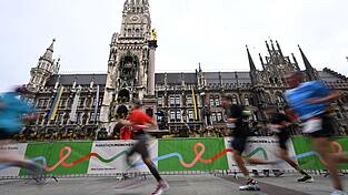 Der Münchner Marathon führte auch am Marienplatz vorbei. (Archivbild)