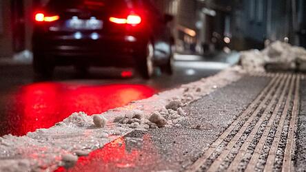Bis zum Wochenende sollten die Menschen in weiten Teilen Bayerns auf dem Weg zur Arbeit weiter vorsichtig sein.