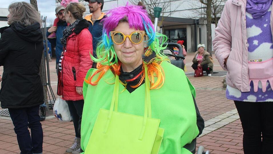 Viele Faschings-Fans haben sich am Samstag den Umzug in Langenbach angesehen. Viele Faschings-Fans haben sich am Samstag den Umzug in Langenbach angesehen.