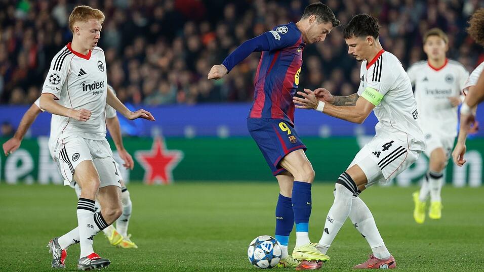 Die Frankfurter Defensive stand in Barcelona über weite Strecken sicher. Die Frankfurter Defensive stand in Barcelona über weite Strecken sicher.