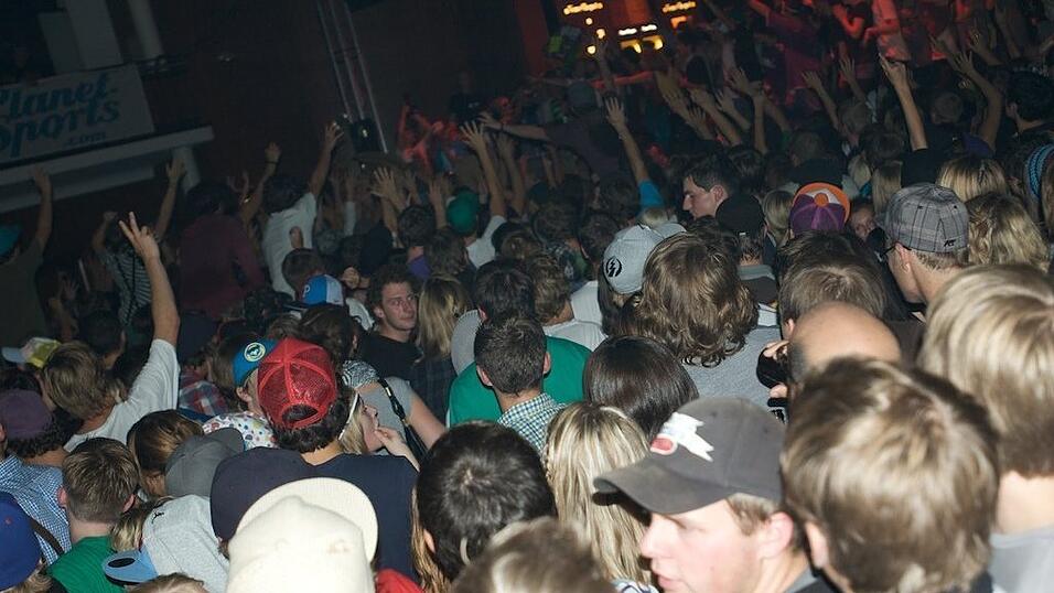 Rund 4000 Boarderfreunde feierten bei der Weltpremiere des neuesten Films von Isenseven, 'Let's go get lost' in M&uuml;nchen.