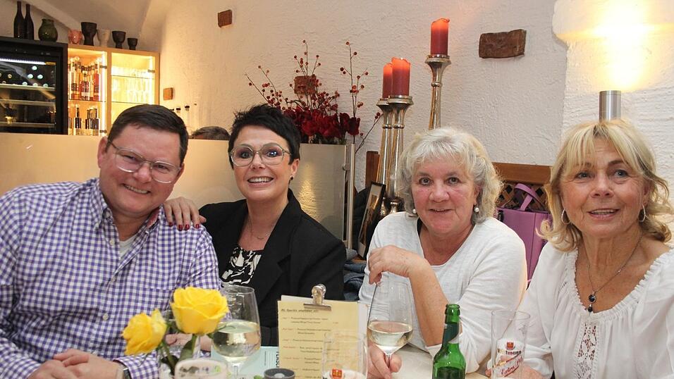 In der Landshuter Weinstube Isarklause fand am Samstag eine Schlagerparty statt. In der Landshuter Weinstube Isarklause fand am Samstag eine Schlagerparty statt.