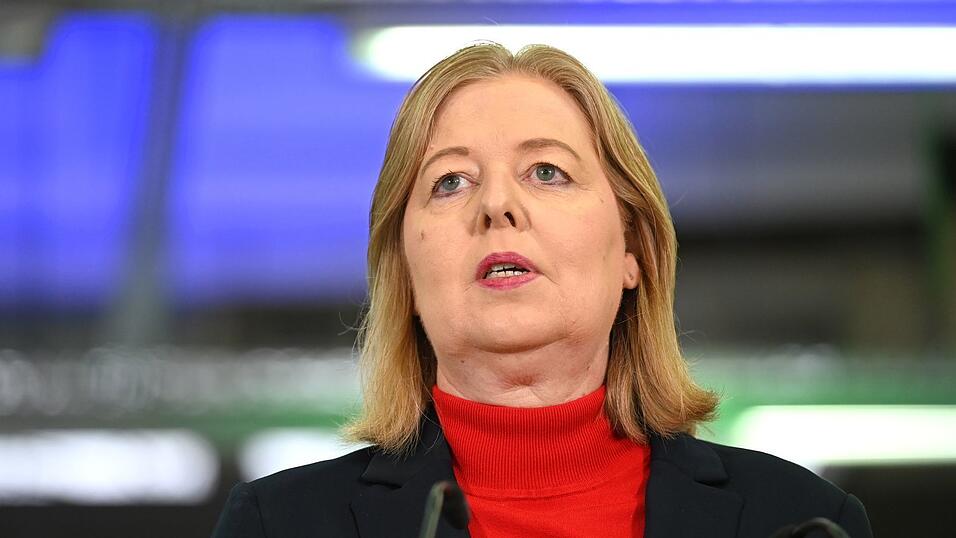 Sozialministerin Bas sieht keinen Grund für Änderungen an ihrem Rentenpaket. Sozialministerin Bas sieht keinen Grund für Änderungen an ihrem Rentenpaket.