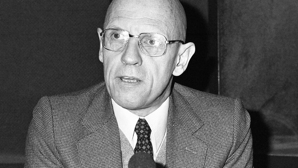 Der franz&ouml;sische Philosoph Michel Foucault (1926&ndash;1984) besch&auml;ftigte sich mit Macht, &Uuml;berwachung und gesellschaftlichen Normen.