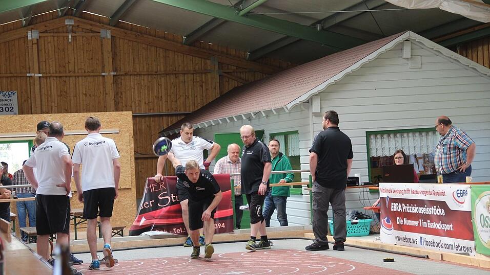 Trotz einer 3:1-F&uuml;hrung mussten sich die Buam aus dem Lamer Winkel am Ende dem TSV Hartpenning verdient mit 3:7 geschlagen geben.