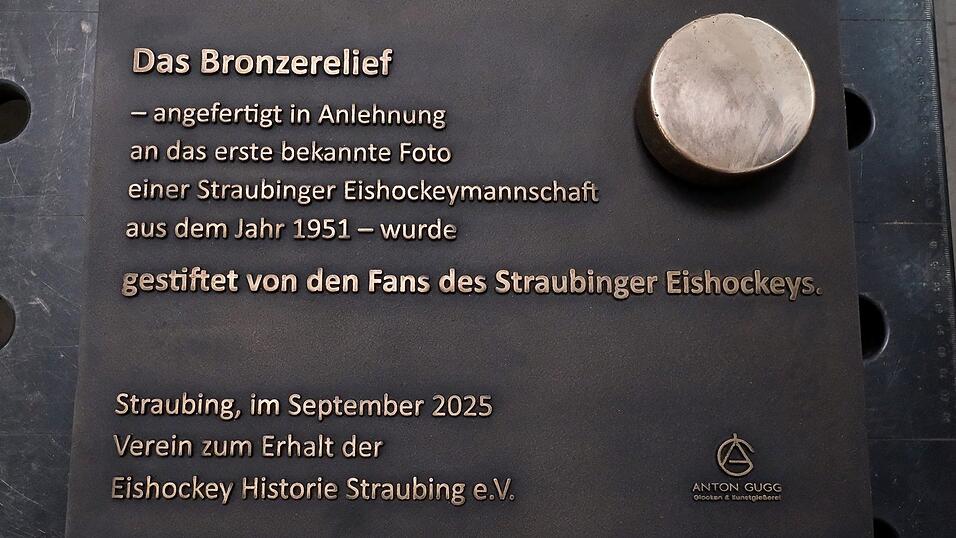 Den Bronzepuck darf man vor jedem Spiel als Glücksbringer rubbeln.