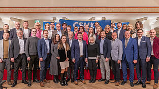 Die Stadtratskandidaten der CSU um den Listenf&uuml;hrer und OB-Kandidaten Thomas Haslinger (Mitte).