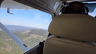 Am Mittwoch, 29. April, kontrolliert ein Flugbeobachter den Bayerischen Wald. Zur Strecke geh&ouml;rt auch der Gro&szlig;e Arber.