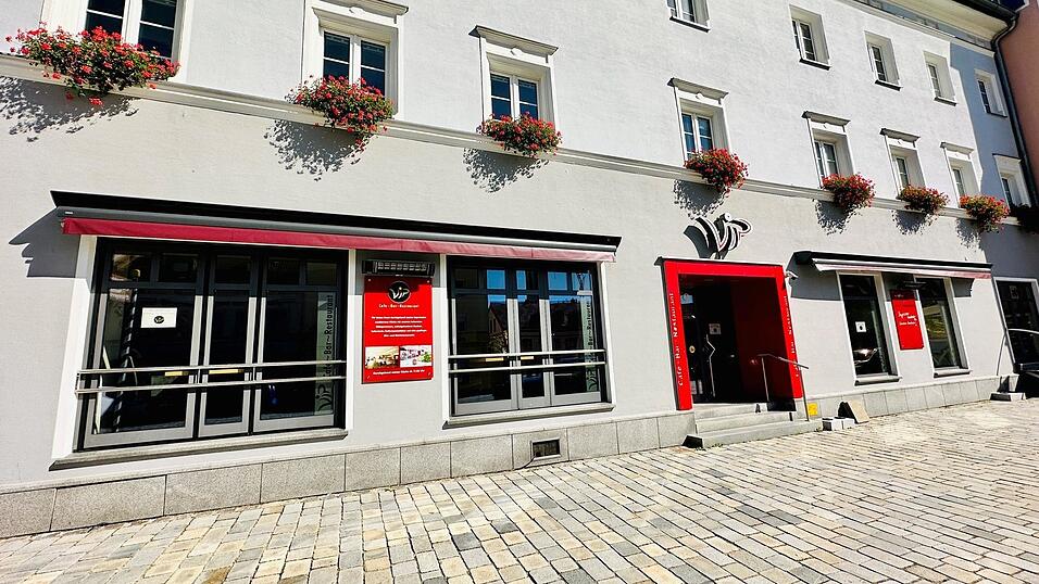 Das 'ViP' am Stadtplatz ist eines der wichtigsten Lokale von Furth im Wald. Es geht nun weiter, berichtet Philipp Wagner und h&auml;lt damit sein Versprechen, das er Ende Juli gegeben hat.
