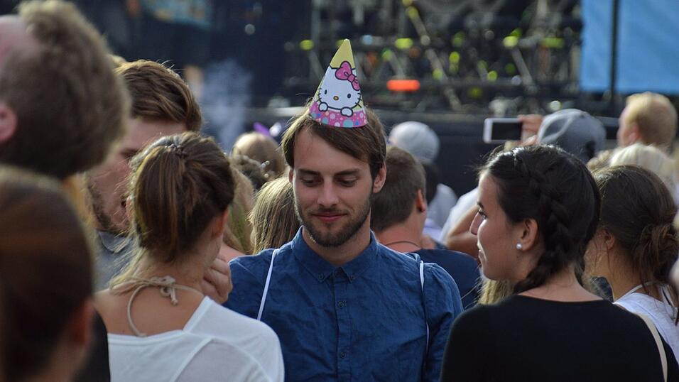Auch wenn es am Samstag unbeständigeres Wetter bei Utopia Island gab, ließen sich die Besucher die gute Laune nicht verderben.