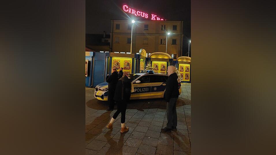 Aktivisten hatten versucht, in der Manege ein Banner zu entrollen.