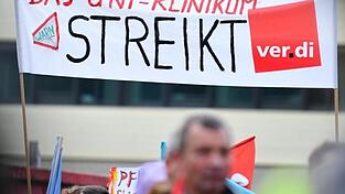 Die Gewerkschaften fordern eine Einkommenserhöhung um fünf Prozent, mindestens aber 150 Euro bei einer Laufzeit von zwölf Monaten. Die Gewerkschaften fordern eine Einkommenserhöhung um fünf Prozent, mindestens aber 150 Euro bei einer Laufzeit von zwölf Monaten.