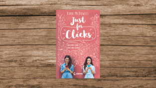 'Just for Clicks - Zwischen Liebe, Likes und Lügen' von Kara McDowell, erschienen bei Loewe.