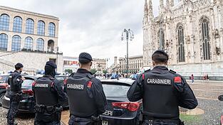 Im Großraum Mailand wurde von einer Sondereinheit der Carabinieri ein 22 Jahre alter Mann festgenommen, der Terroranschläge vorbereitet haben soll. (Archivbild) Im Großraum Mailand wurde von einer Sondereinheit der Carabinieri ein 22 Jahre alter Mann festgenommen, der Terroranschläge vorbereitet haben soll. (Archivbild)