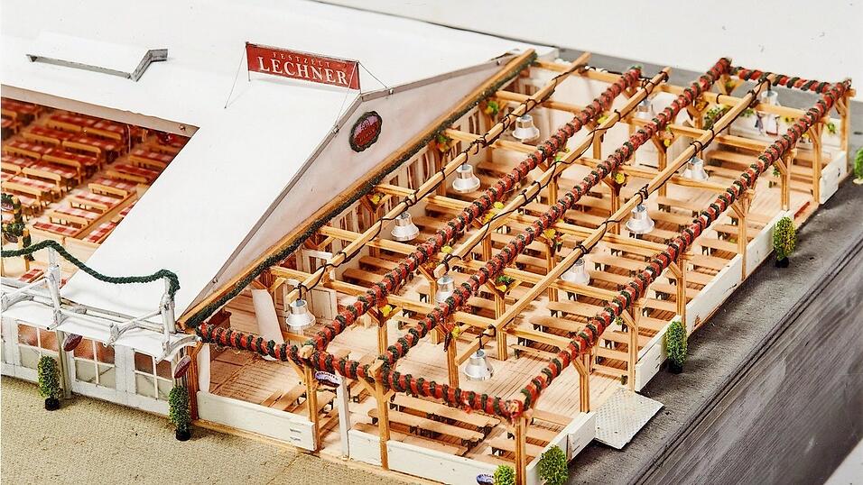Das Lechnerzelt aus der Vogelperspektive. Modellbau mit Volksfest-Herzblut. Foto: Markus Scheuerer