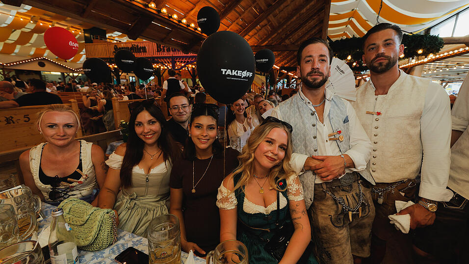 Die Partybilder vom Dienstag, 13. August 2024, aus dem Festzelt Nothaft. Die Partybilder vom Dienstag, 13. August 2024, aus dem Festzelt Nothaft.