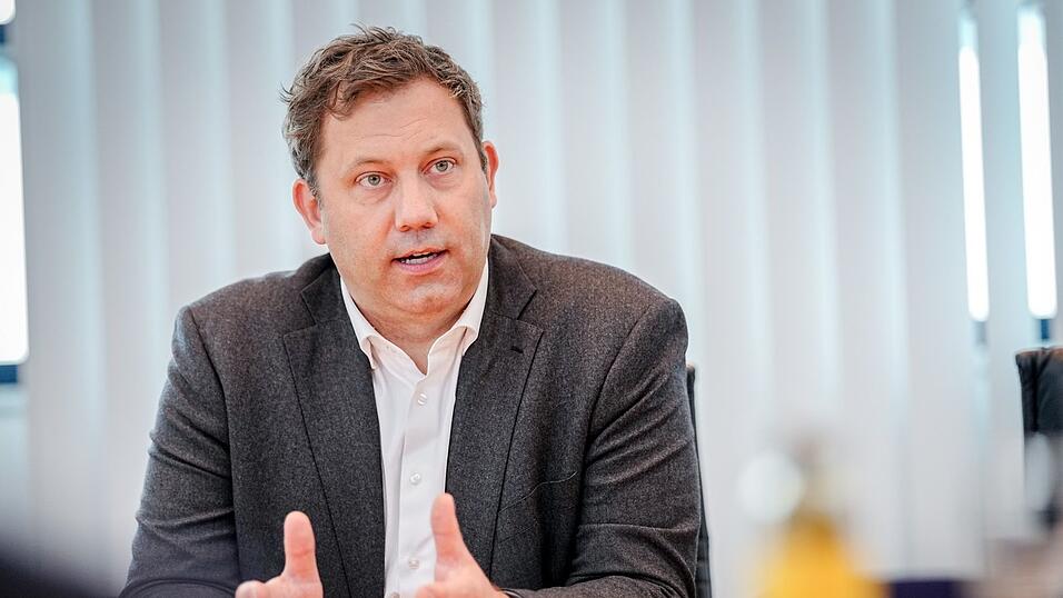 Für SPD-Chef Lars Klingbeil kommt es jetzt auf eine zügige Umsetzung von Entlastungen an. Für SPD-Chef Lars Klingbeil kommt es jetzt auf eine zügige Umsetzung von Entlastungen an.